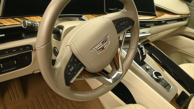 Used 2023 Cadillac Escalade Premium Luxury Platinum w/ Heavy-Duty Trailer Package AWD/4WD image 17