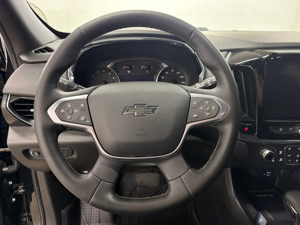 Used 2023 Chevrolet Traverse RS FWD image 18