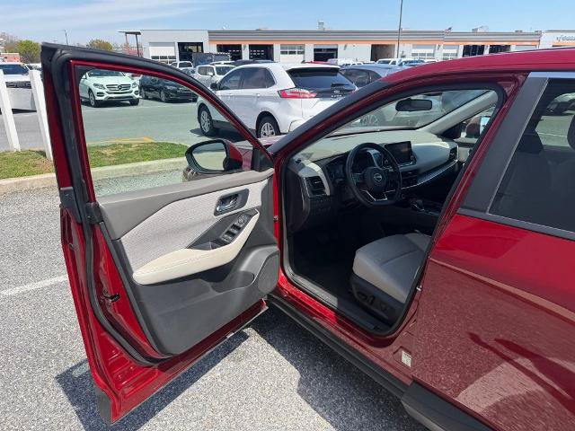 Used 2023 Nissan Rogue SV AWD/4WD image 10