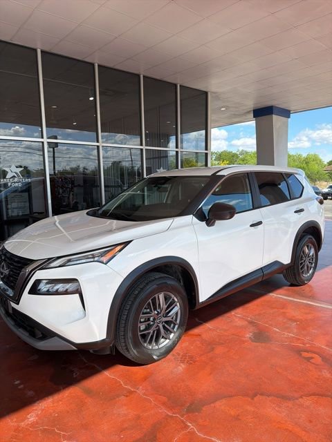 Used 2023 Nissan Rogue S AWD/4WD image 2