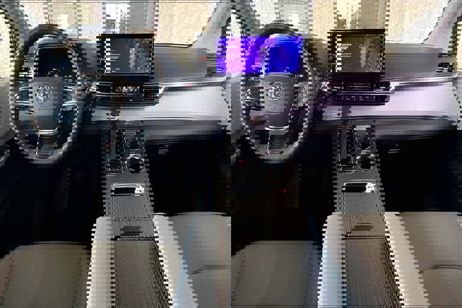 Used 2025 Toyota Sienna XLE image 15