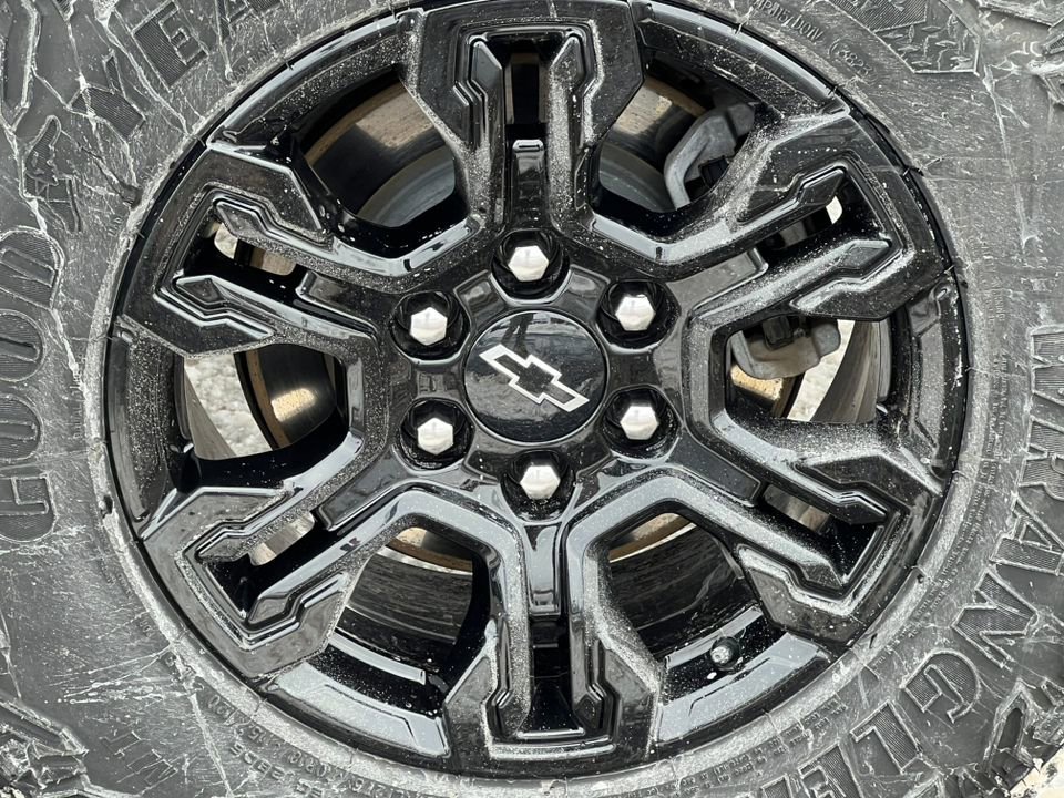 Used 2024 Chevrolet Silverado 1500 ZR2 image 14