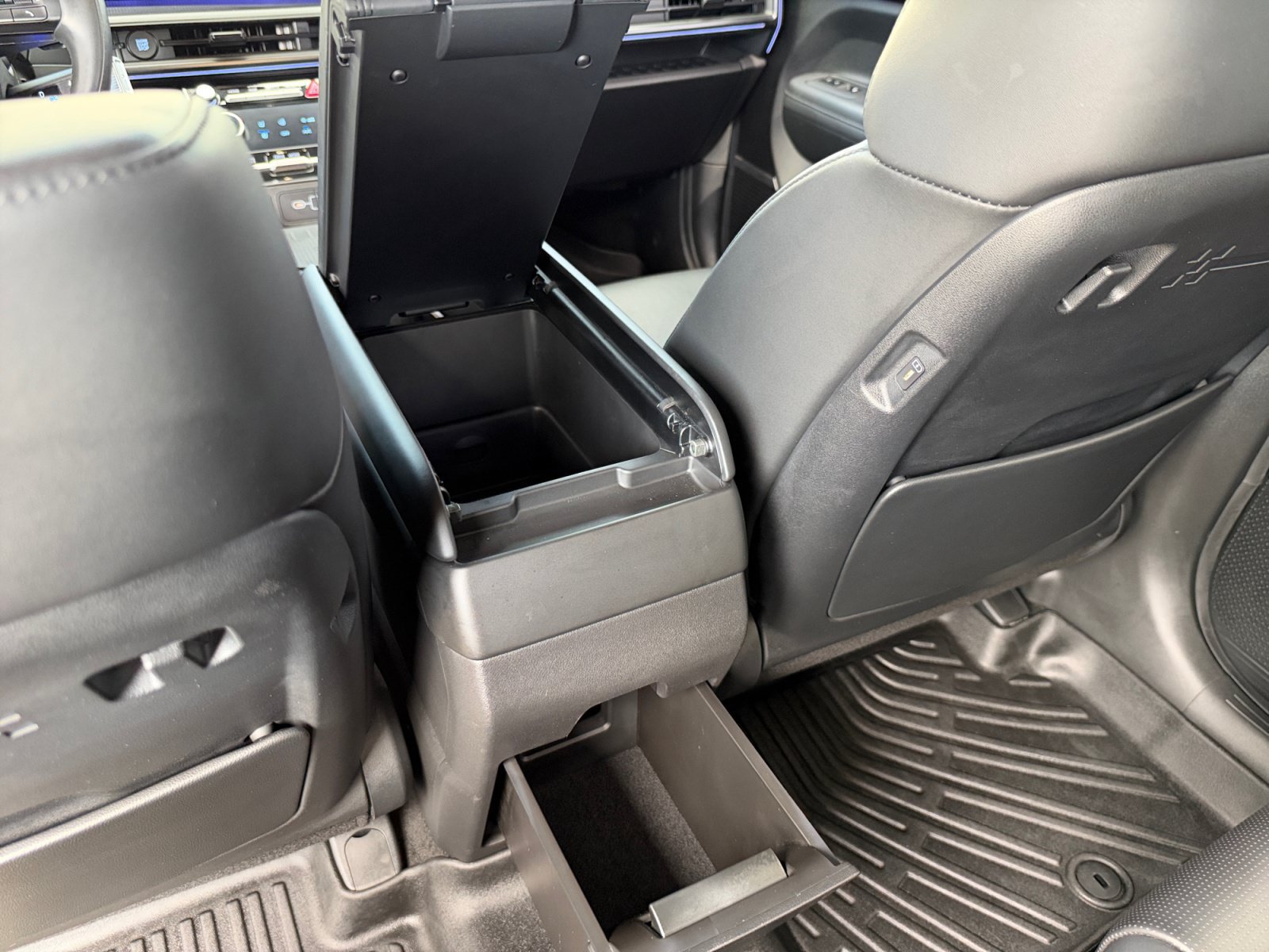 Used 2024 Hyundai Santa Fe Calligraphy FWD image 19