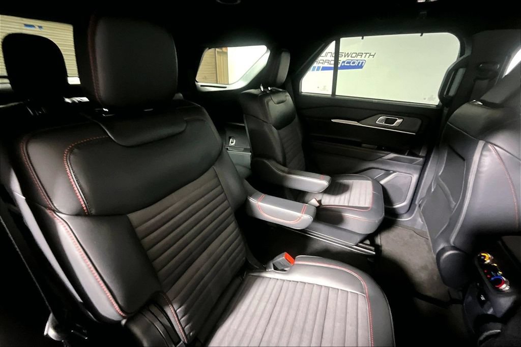 Certified 2025 Ford Explorer ST-Line w/ Premium Package RWD image 22