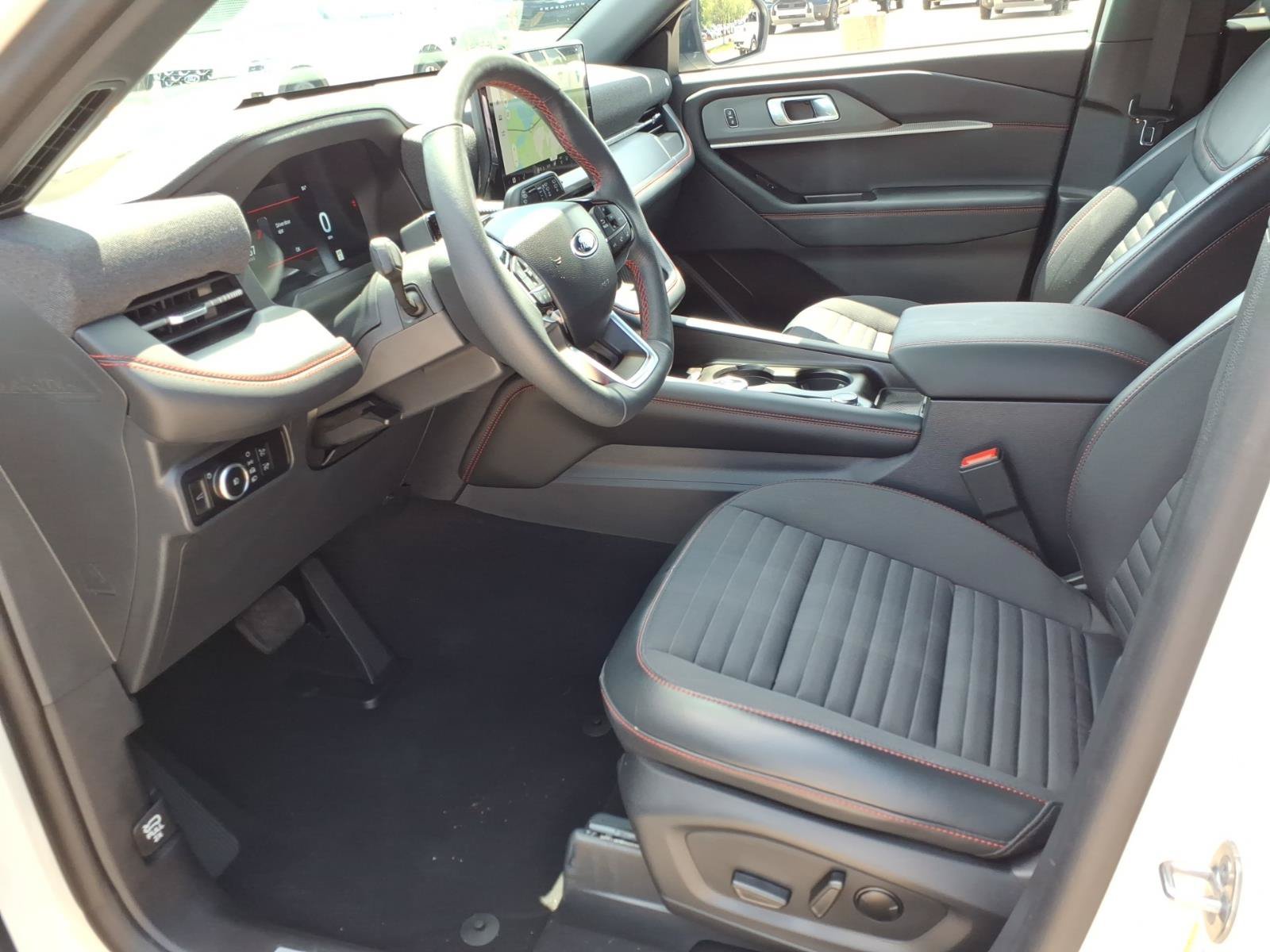 Certified 2025 Ford Explorer ST-Line AWD/4WD image 11