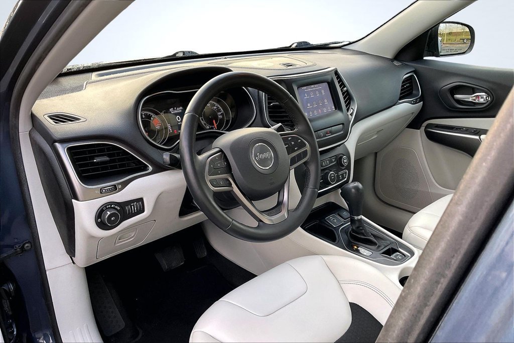 Used 2020 Jeep Cherokee Latitude Plus FWD image 18