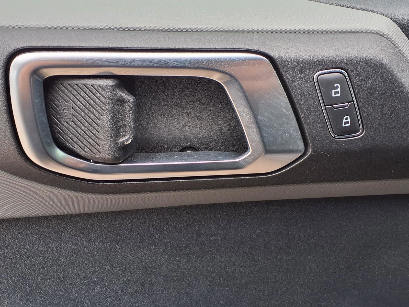 Certified 2024 Ford Bronco Black Diamond w/ Sasquatch Package image 18