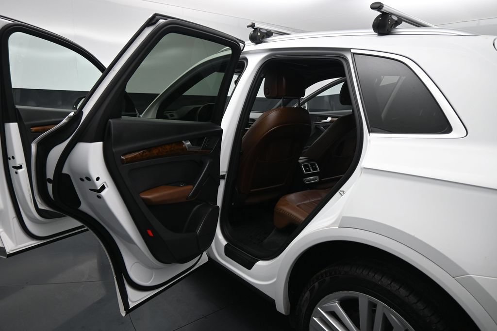 Used 2018 Audi Q5 2.0T Premium Plus w/ Premium Plus Package AWD/4WD image 17