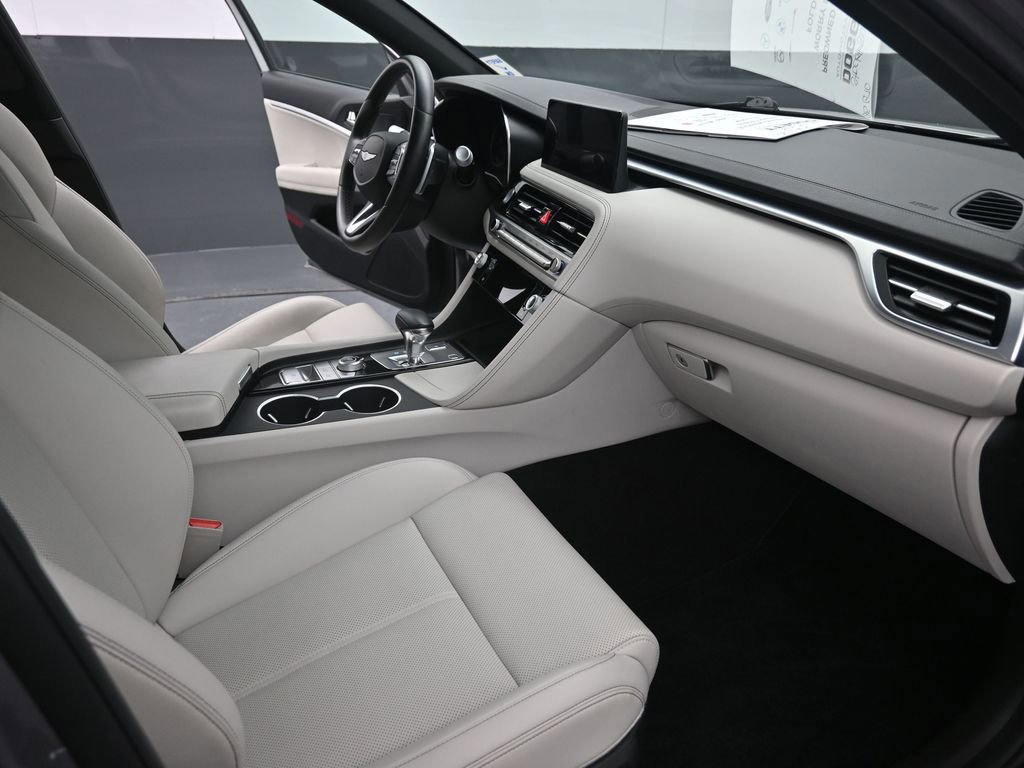Used 2025 Genesis G70 2.5T image 27