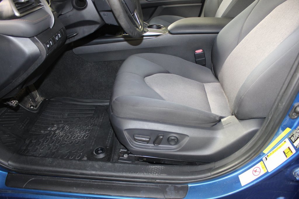 Used 2019 Toyota Camry LE image 10