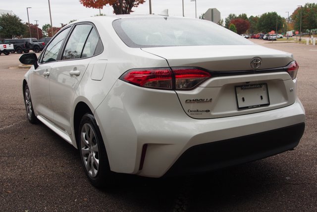 Used 2024 Toyota Corolla LE image 3