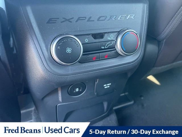 Certified 2025 Ford Explorer Platinum w/ Ultimate Package AWD/4WD image 16