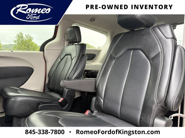 Used 2024 Chrysler Pacifica Touring-L FWD image 27