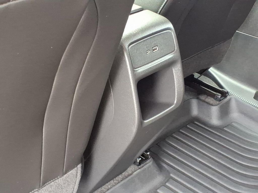 Used 2025 Chevrolet Trax LT w/ LT Convenience Package image 14