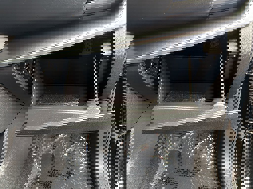 Used 2023 Nissan Rogue SV image 9