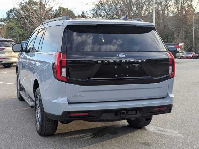 Certified 2025 Ford Expedition Active image 3