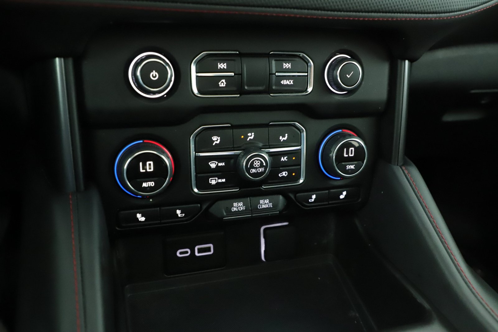 Used 2024 Chevrolet Tahoe RST w/ Luxury Package AWD/4WD image 27