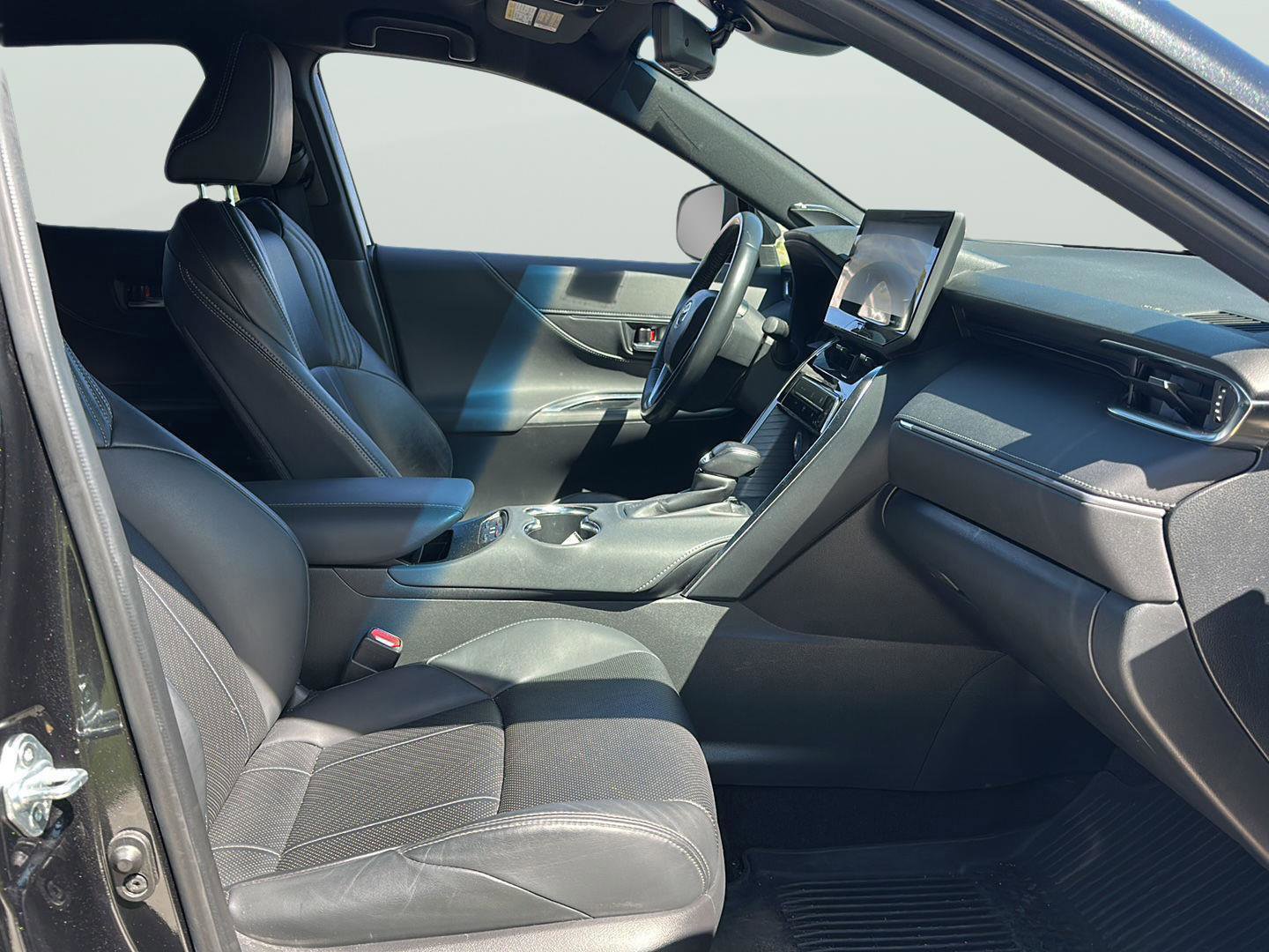 Used 2021 Toyota Venza Limited w/ Advanced Technology Package image 25