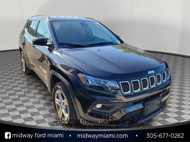 Used 2024 Jeep Compass Latitude AWD/4WD image 1