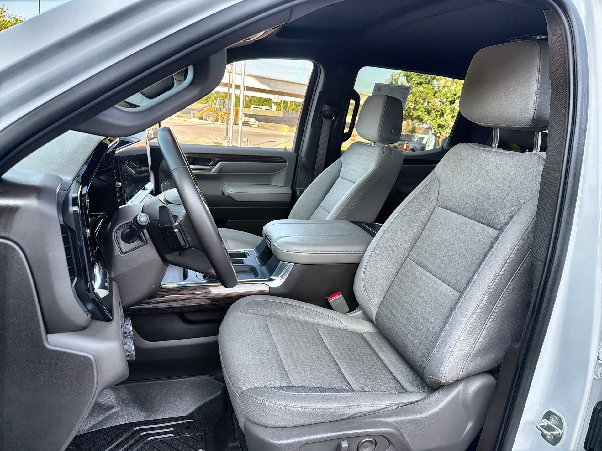 Used 2024 Chevrolet Silverado 1500 LT Trail Boss w/ Convenience Package II AWD/4WD image 11