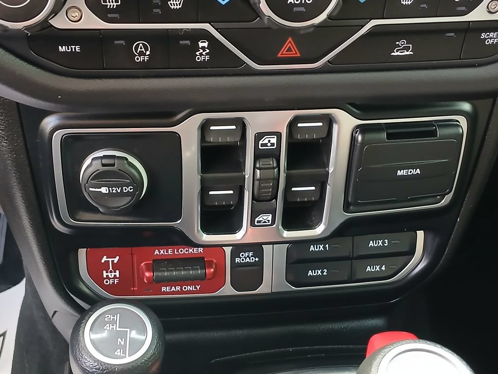 Used 2024 Jeep Gladiator Mojave w/ Convenience Group AWD/4WD image 15