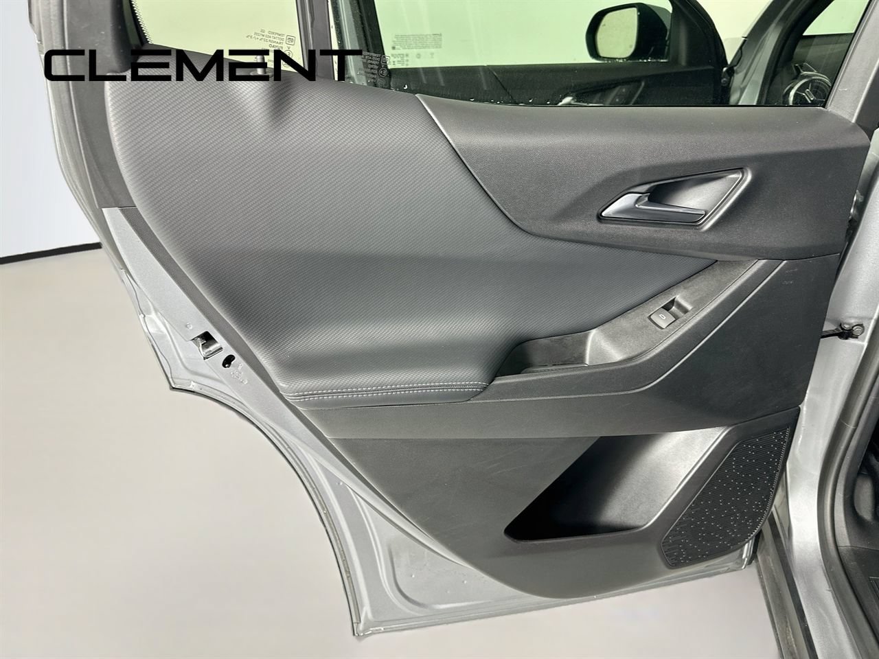 Used 2025 Chevrolet Equinox LT w/ Safety and Technology Package FWD image 30