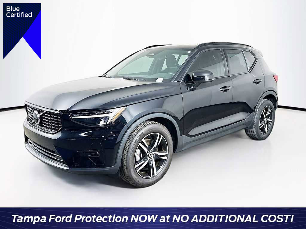 Used 2023 Volvo XC40 B5 Plus image 1