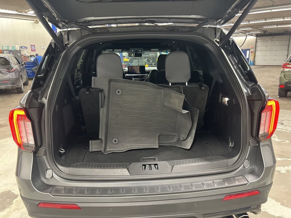 Certified 2025 Ford Explorer ST AWD/4WD image 5