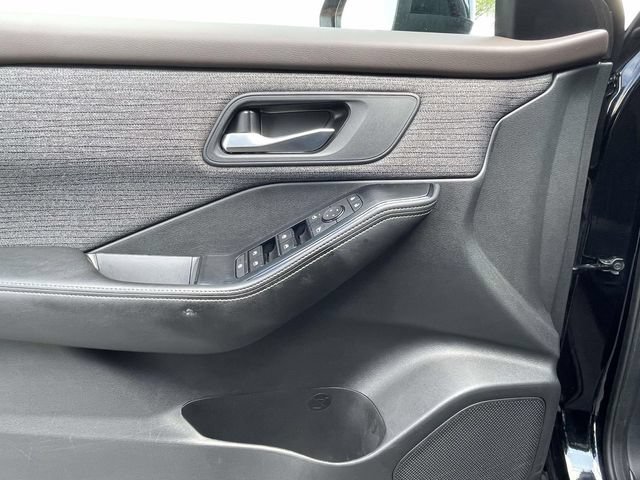 Used 2022 Nissan Rogue SV FWD image 11
