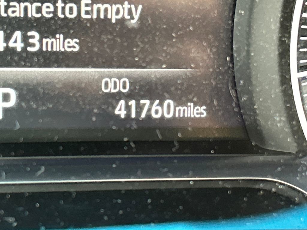 Used 2023 Toyota Venza XLE image 22