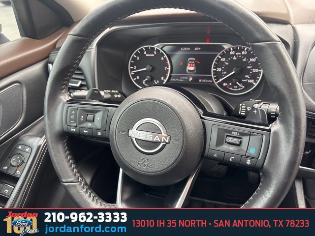Used 2023 Nissan Rogue SV w/ SV Premium B Package image 15