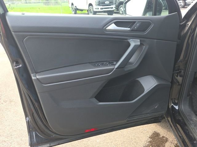 Used 2019 Volkswagen Tiguan SE AWD/4WD image 23