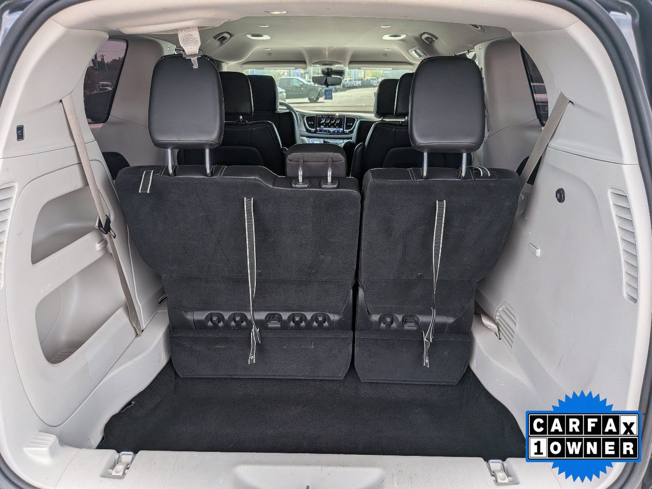 Used 2023 Chrysler Pacifica Touring-L FWD image 13