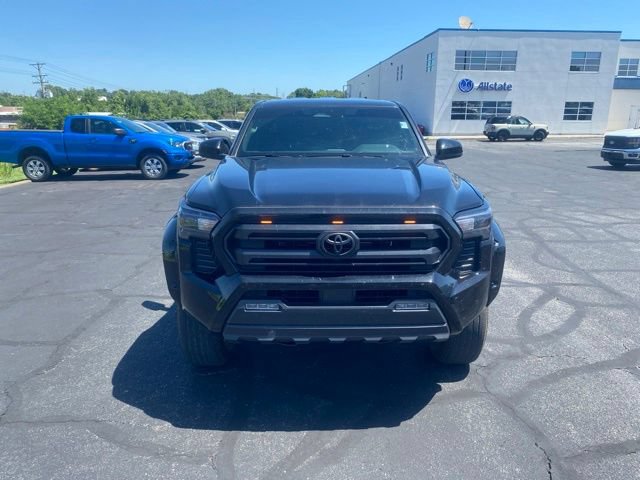 Used 2025 Toyota Tacoma SR5 AWD/4WD image 9