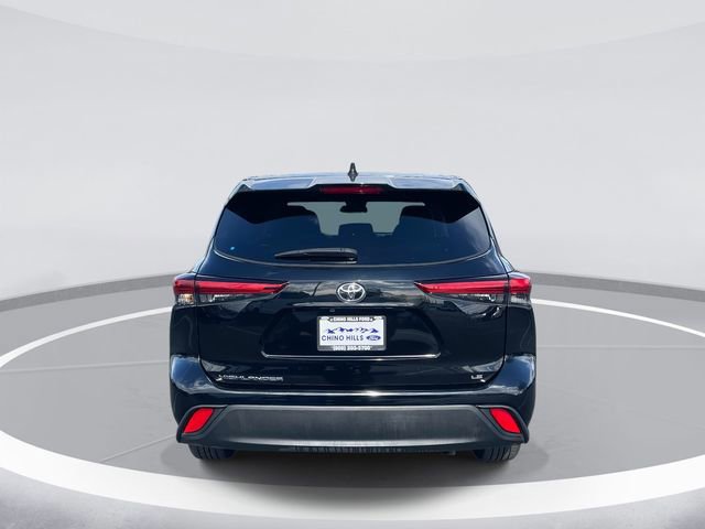 Used 2023 Toyota Highlander LE image 4