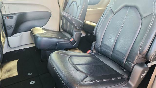 Used 2022 Chrysler Pacifica Touring-L image 28