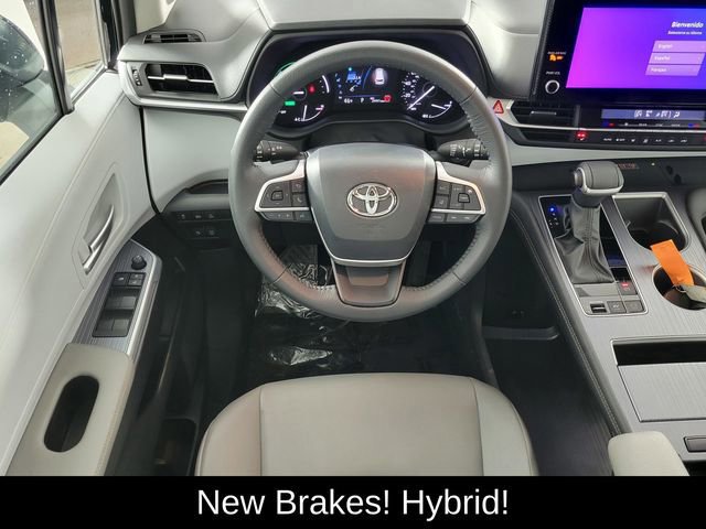 Used 2025 Toyota Sienna XLE w/ XLE Plus Package image 24