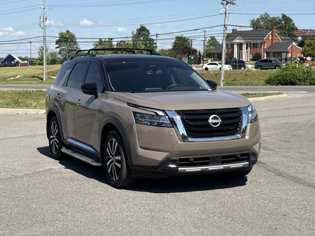 Used 2023 Nissan Pathfinder Platinum AWD/4WD image 3