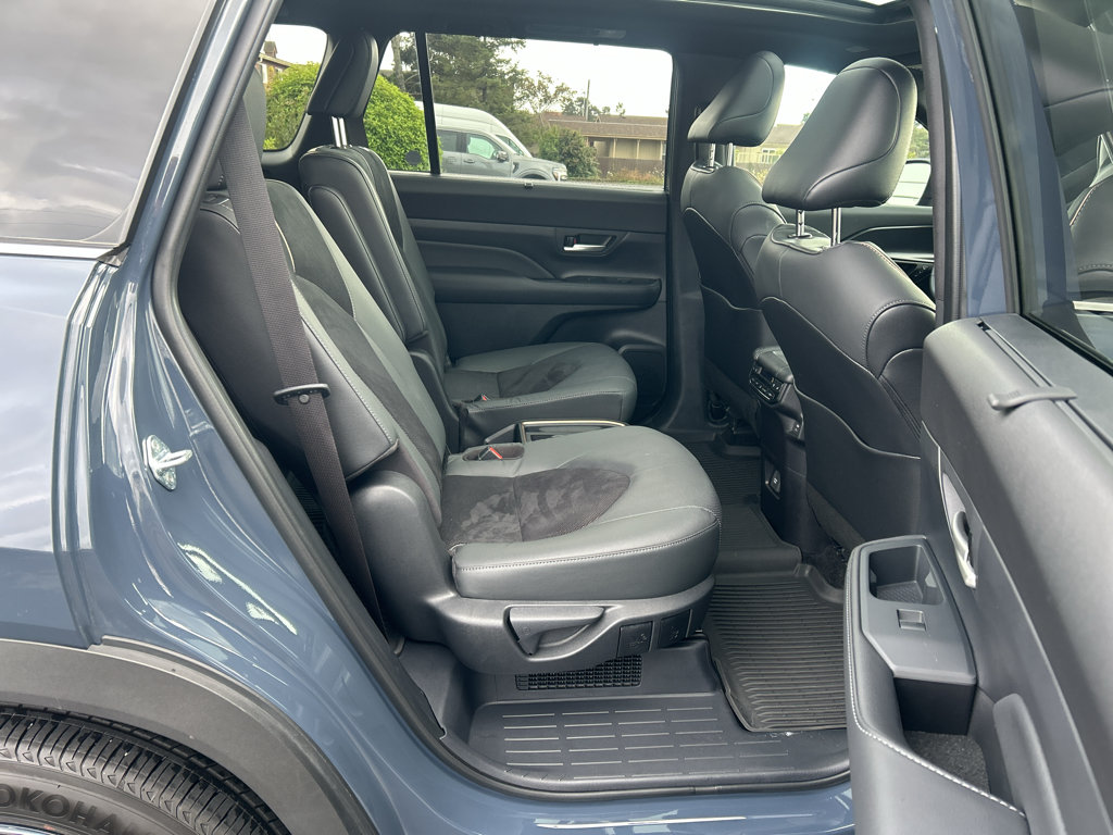 Used 2025 Toyota Grand Highlander AWD Hybrid image 30