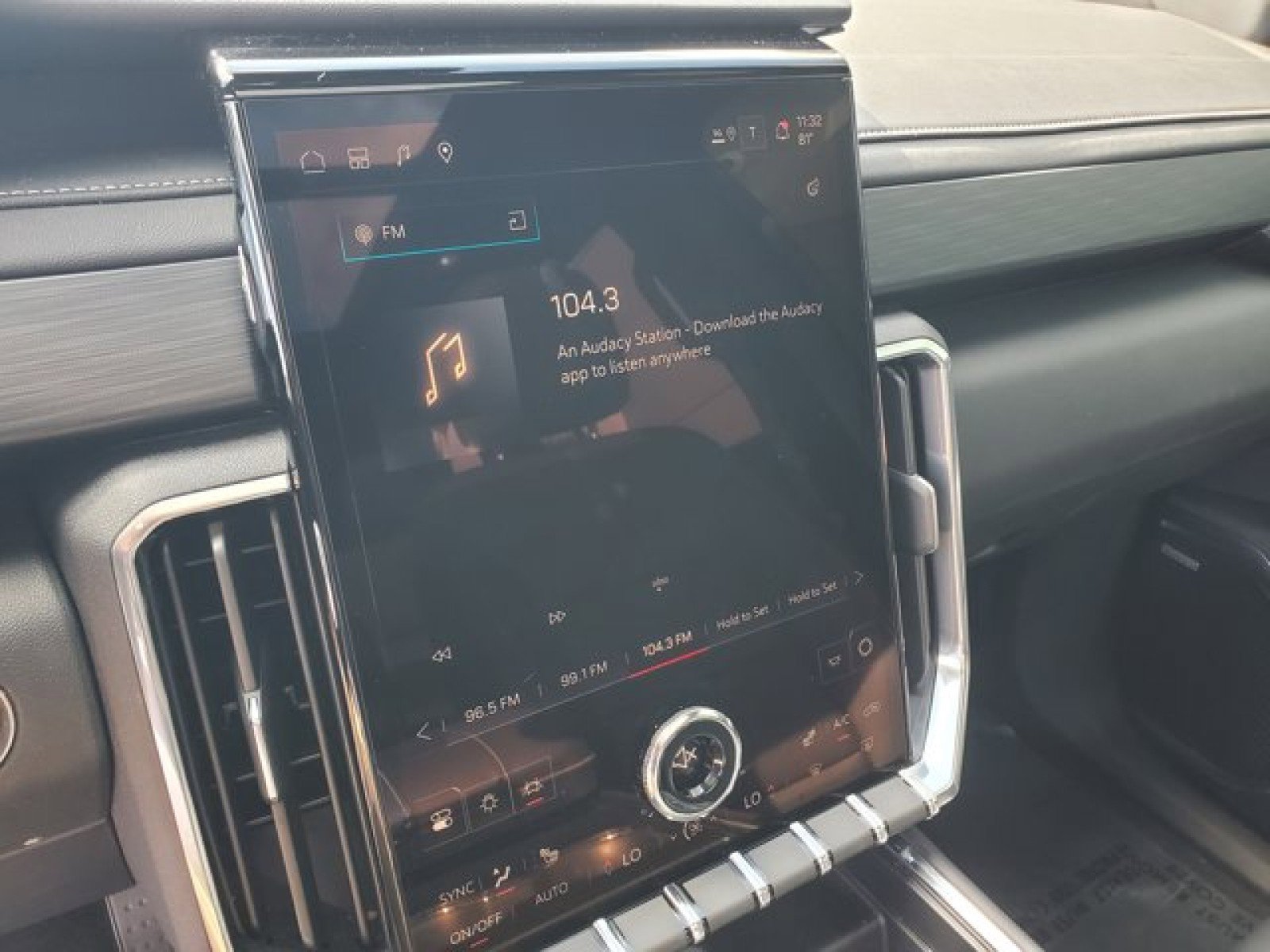 Used 2025 GMC Acadia Elevation w/ Elevation Premium Package image 22