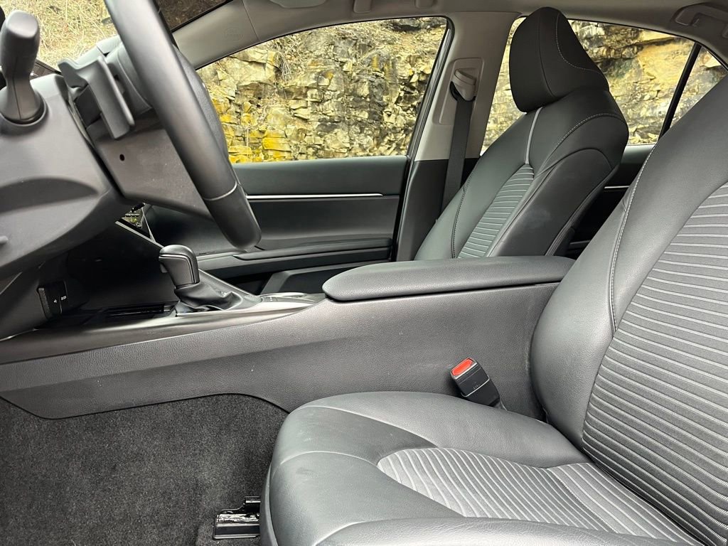 Used 2023 Toyota Camry SE w/ Convenience Package image 17