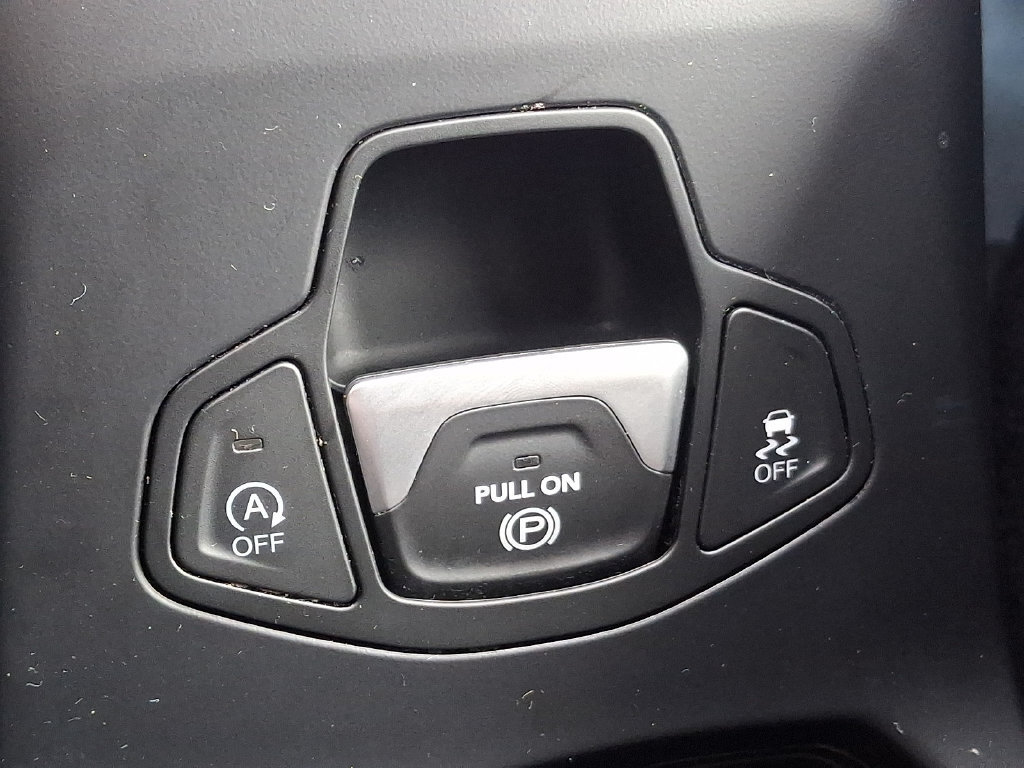 Used 2023 Jeep Renegade Latitude w/ Premium Group AWD/4WD image 25