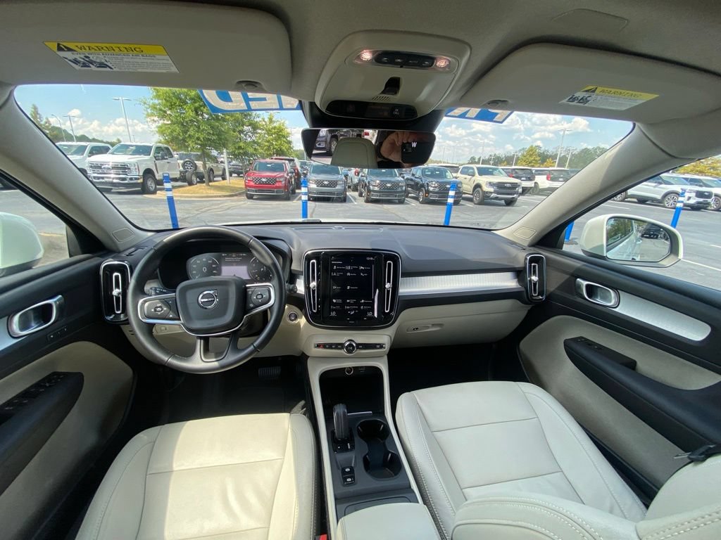 Used 2021 Volvo XC40 T4 Momentum FWD image 27