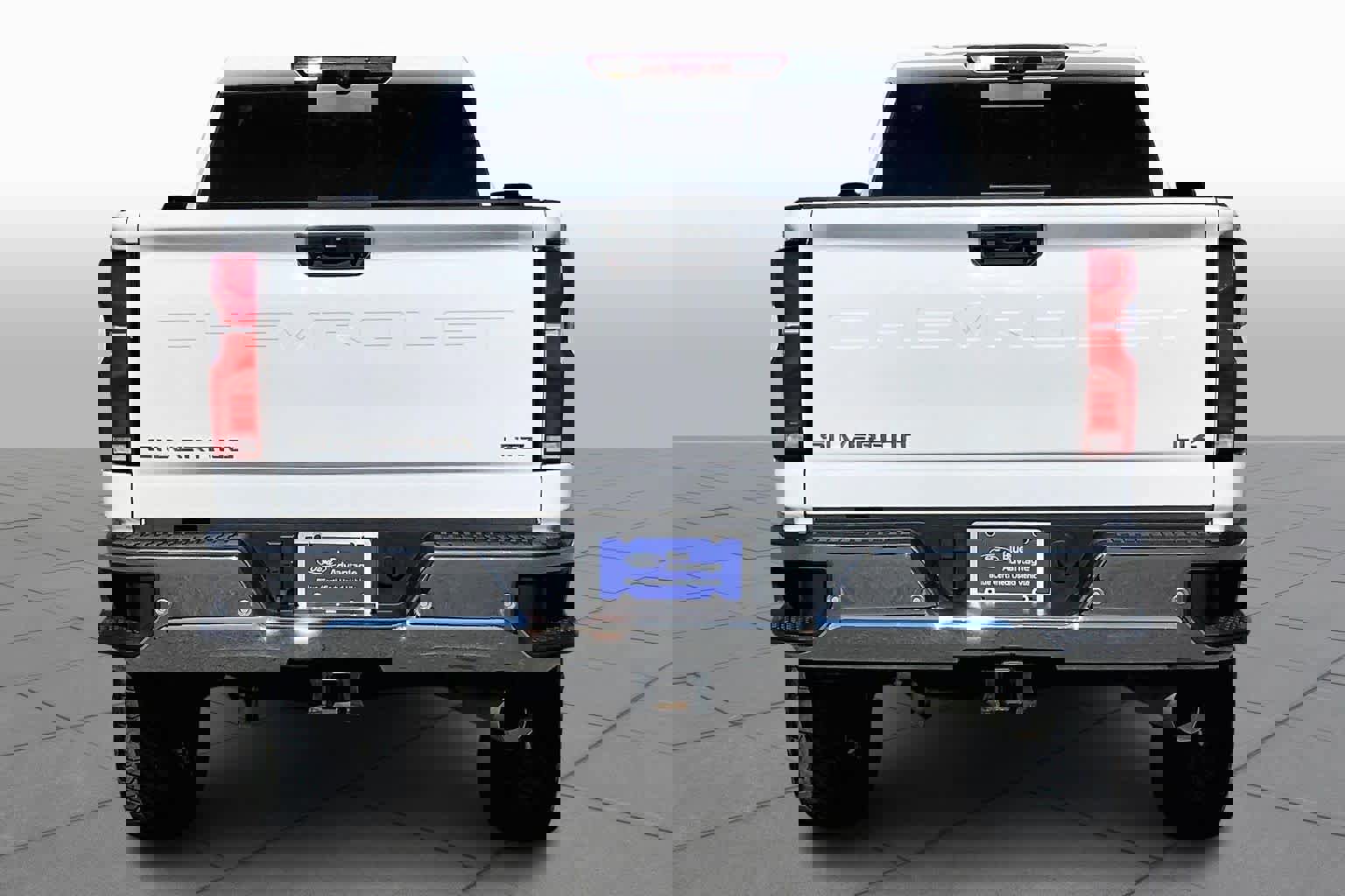 Used 2025 Chevrolet Silverado 3500 LTZ w/ LTZ Premium Package image 2