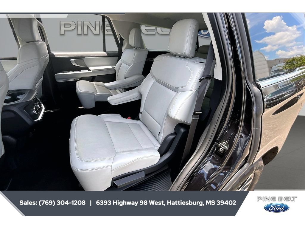 Certified 2025 Ford Expedition Platinum AWD/4WD image 19