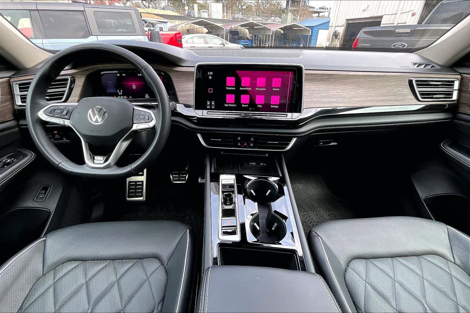 Used 2025 Volkswagen Atlas SEL Premium R-Line AWD/4WD image 16