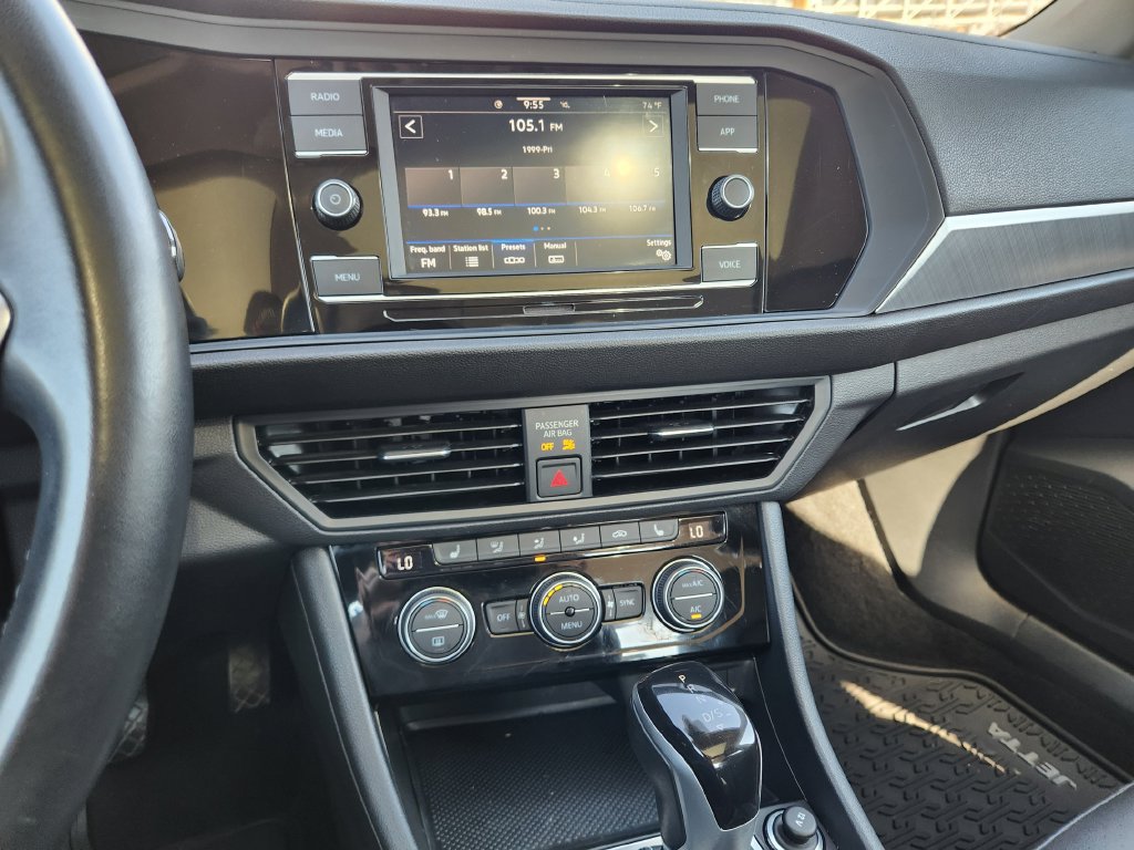 Used 2023 Volkswagen Jetta SE FWD image 30