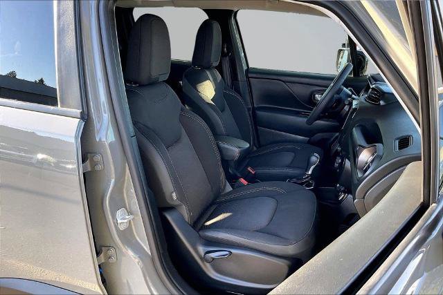 Used 2023 Jeep Renegade Latitude AWD/4WD image 7