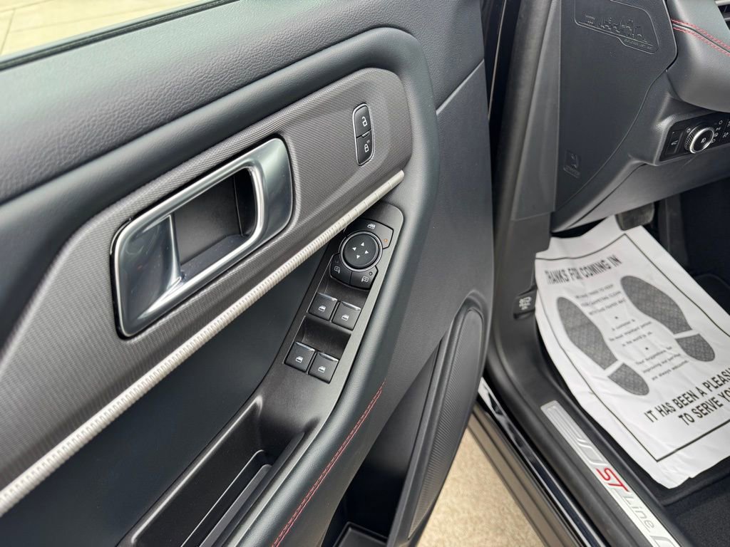 Certified 2025 Ford Explorer ST-Line image 8