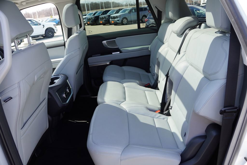 Certified 2025 Ford Expedition Max Platinum image 18